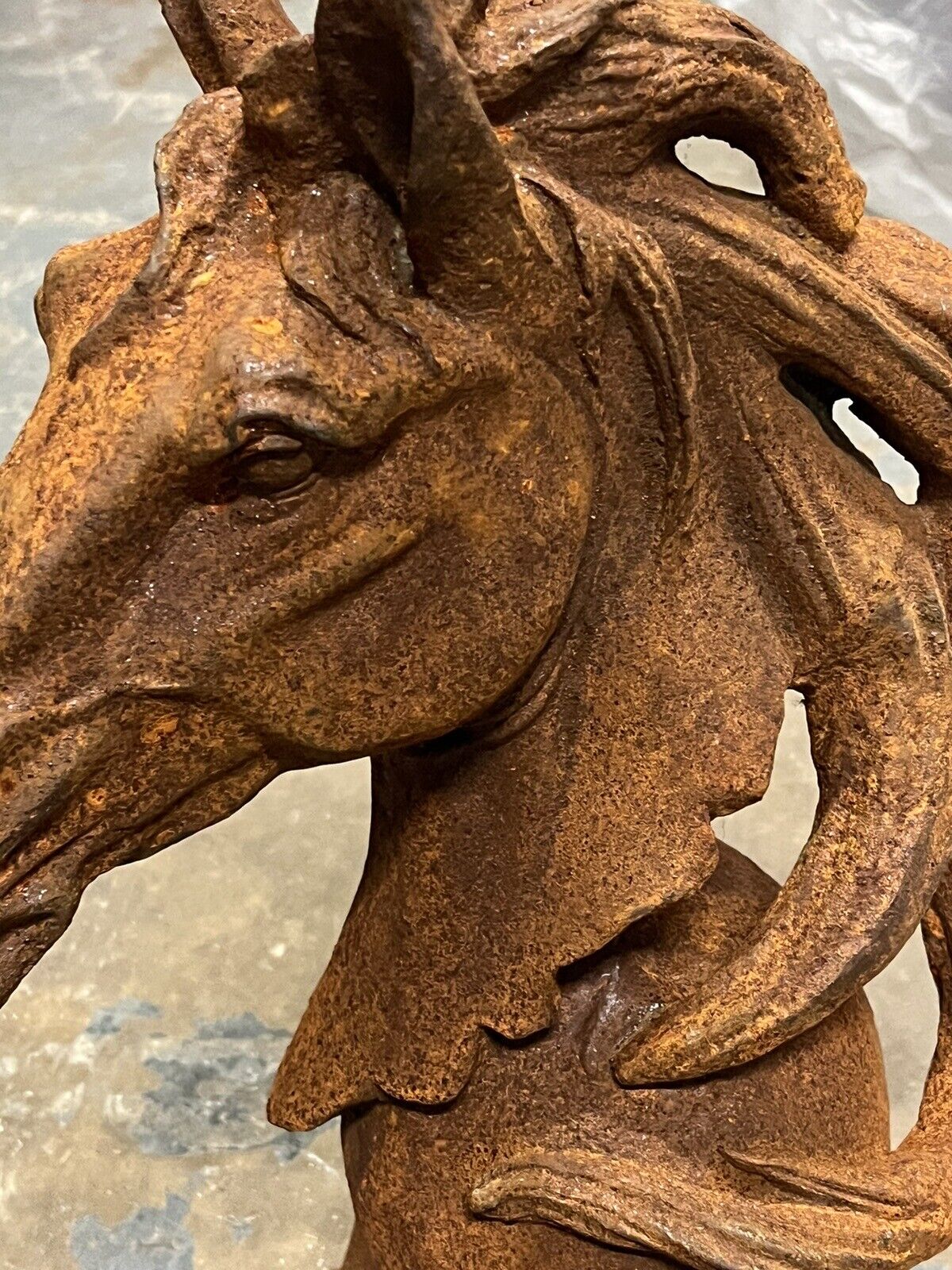 Large Cast Iron Horse Head Statue. We ship worldwide