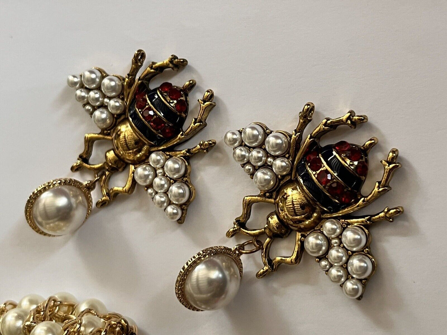 Vintage Faux Pearl Enamel Bee Set Bracelet Brooch Drop Earrings