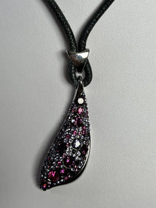 Vintage Signed 1980s Rhodium Plated Purple Crystal Pendant Necklace