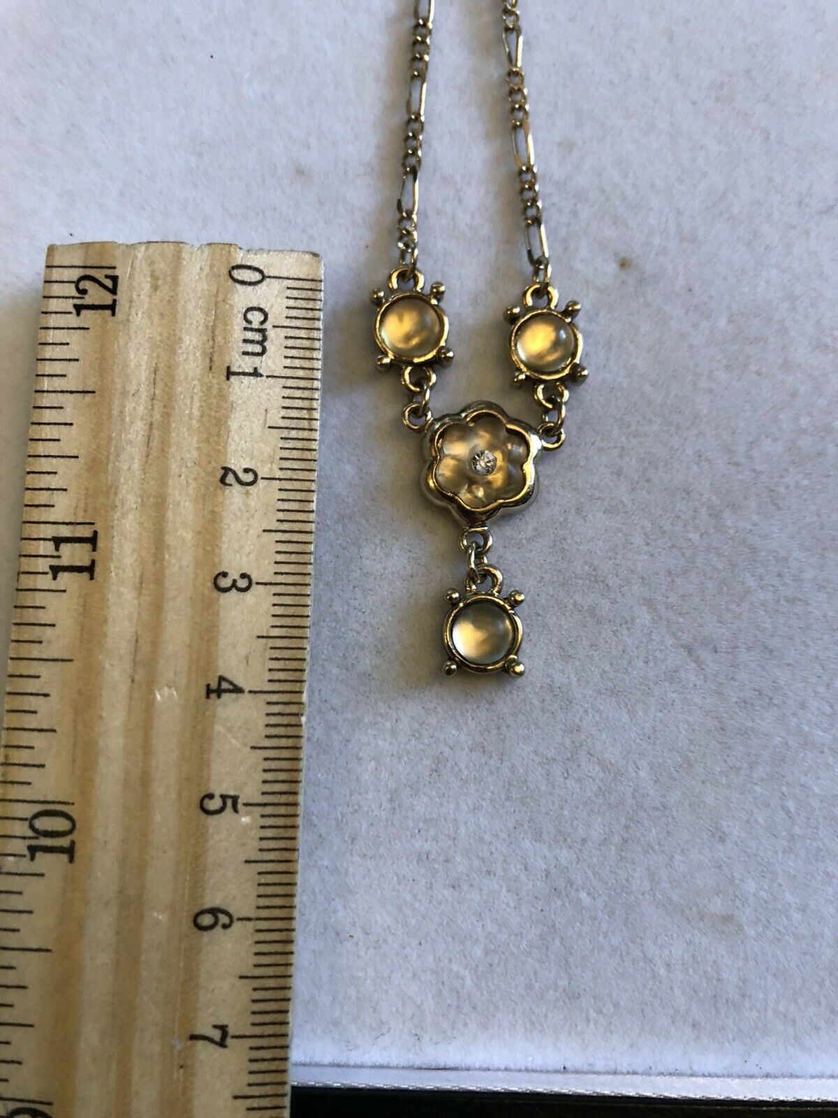 Vintage Gold Tone Flowers Glass Necklace
