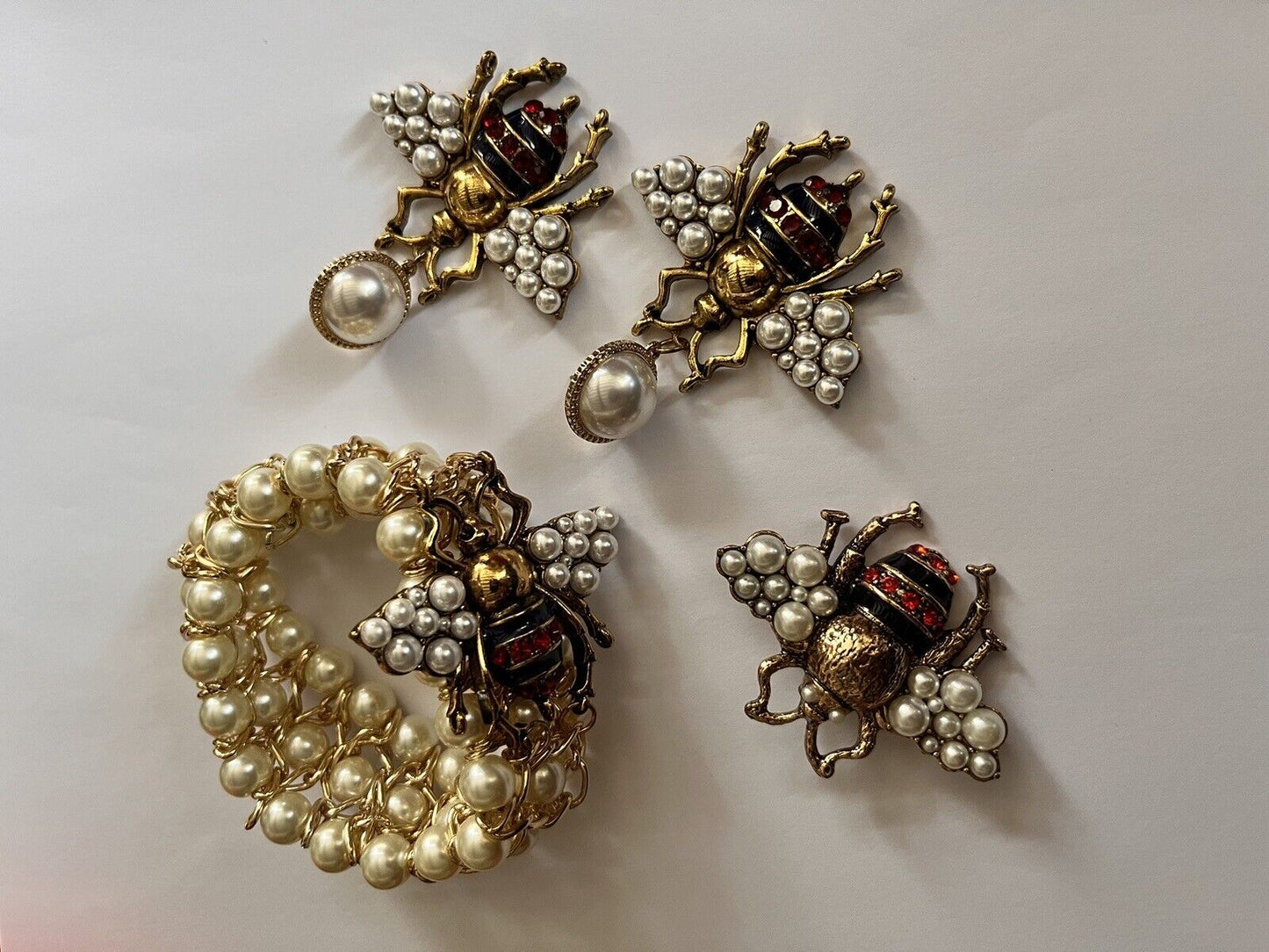 Vintage Faux Pearl Enamel Bee Set Bracelet Brooch Drop Earrings