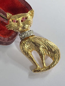 Vintage Gold Tone Cat Diamanté Brooch