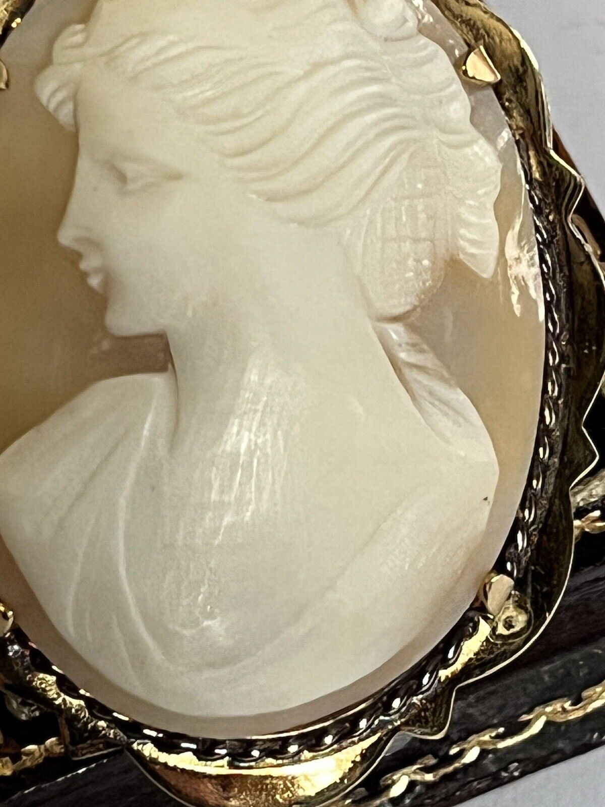 Vintage Shell Cameo Gold Plated Brooch