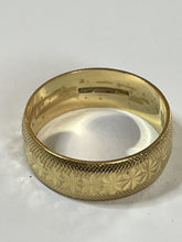 Vintage 18ct Gold Star Engraved Band Ring