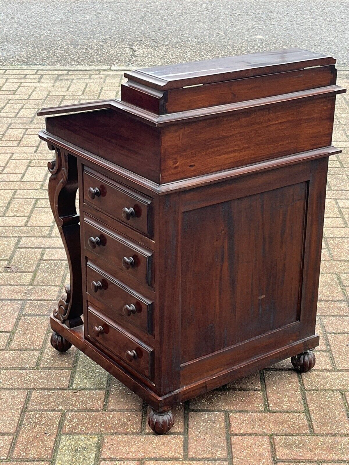 Mahogany Davenport Desk. 16 Drawers, Great Storage.