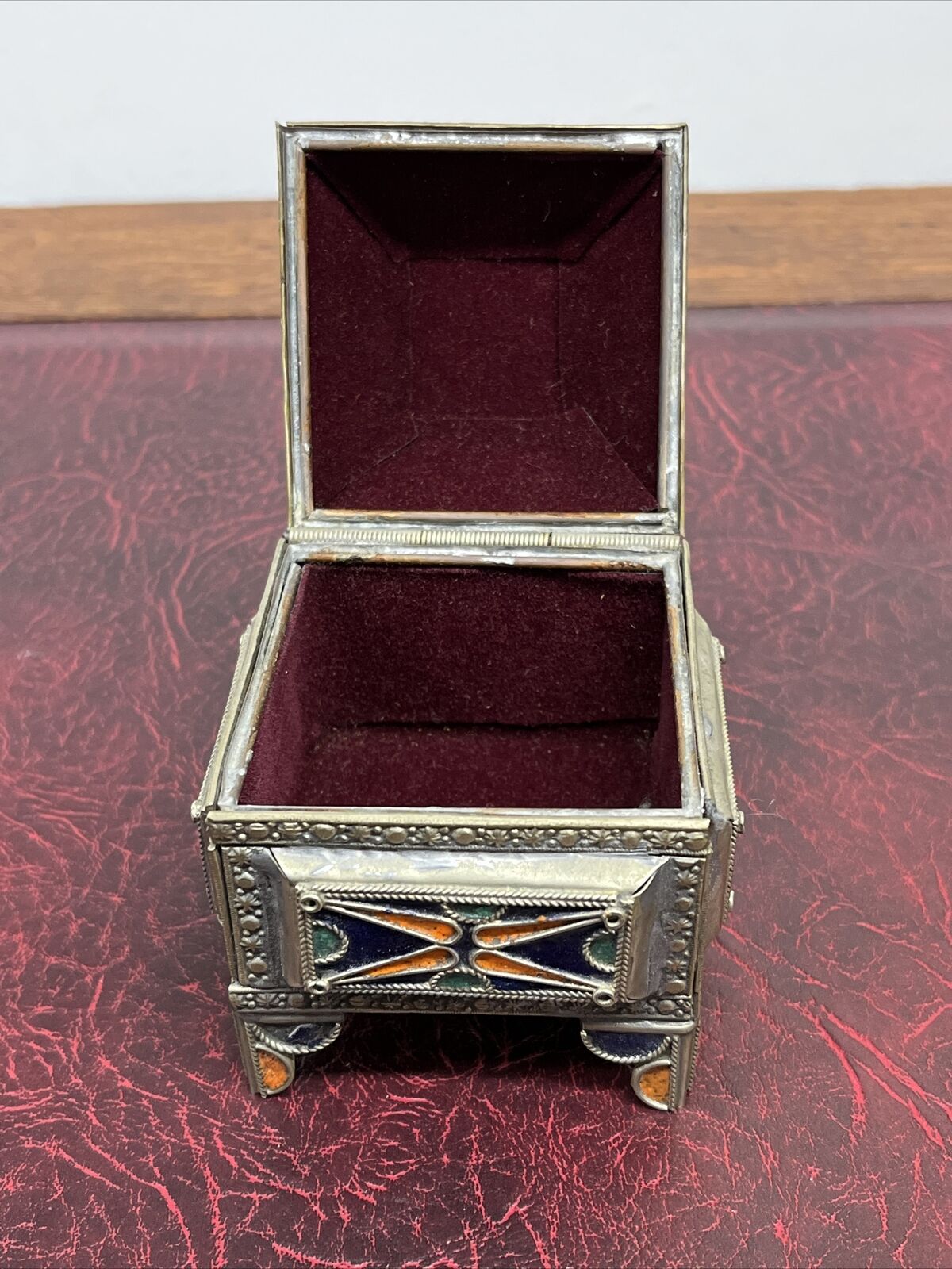 Trinket Box.  We Ship Worldwide