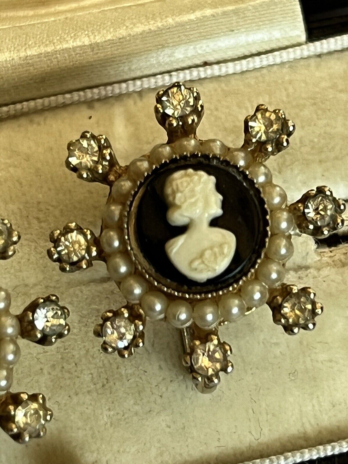 Vintage Gold Tone Faux Pearl Cameo Screwback  Earrings