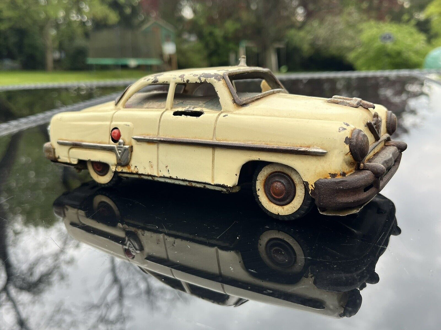 Tin Plate Battery Toy Car, circa 1960